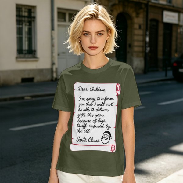 Christmas t-shirt with Santa's tariff excuse note print